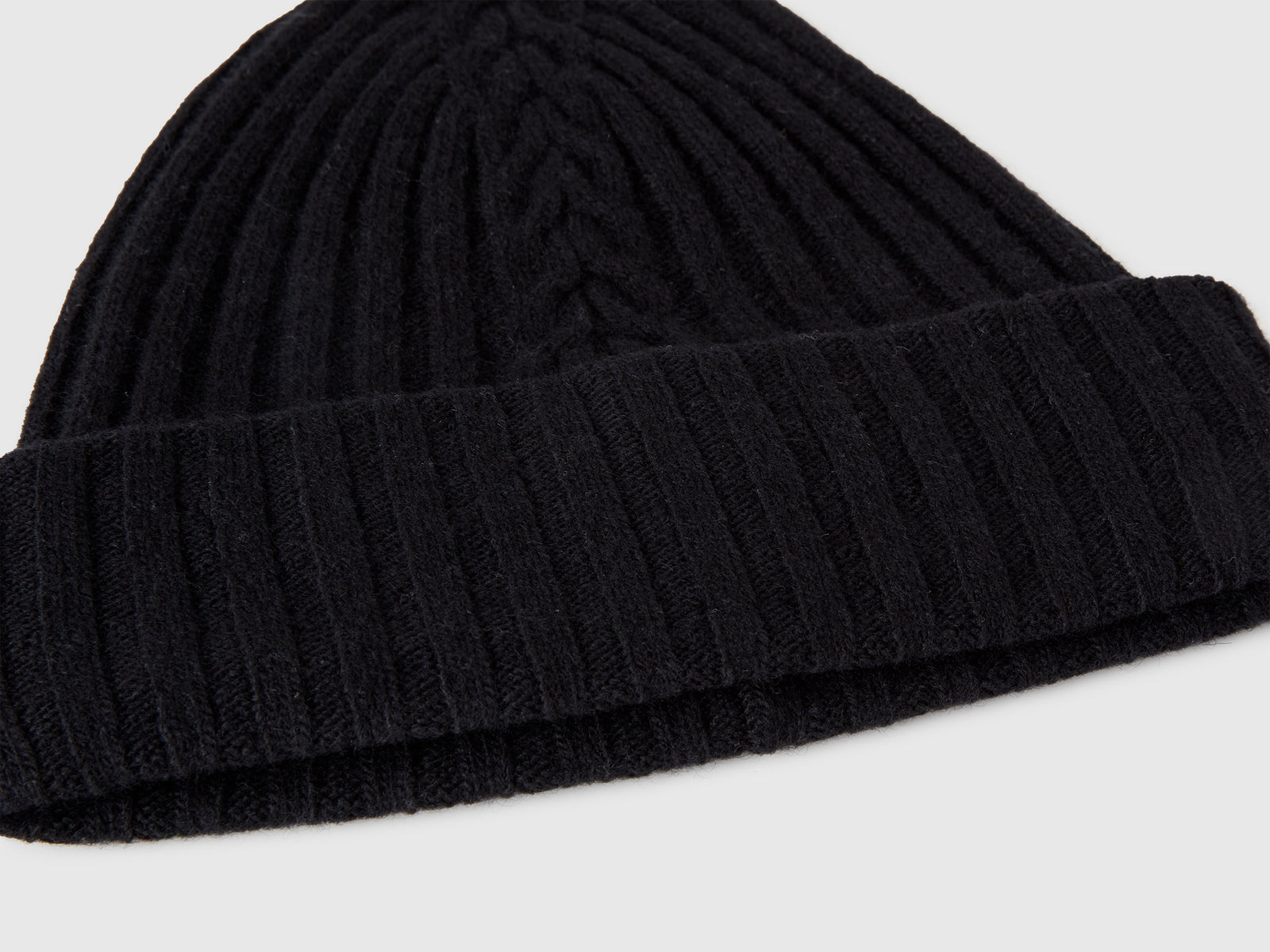 Berretto con lavorazione treccia da donna nero 3 | Benetton Outlet