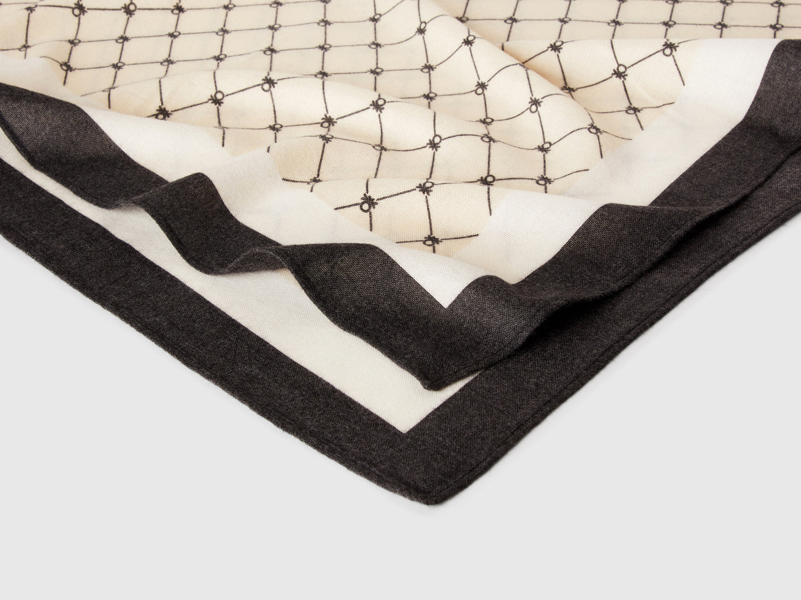 Foulard Monogram da donna bianco panna 2 | Benetton Outlet