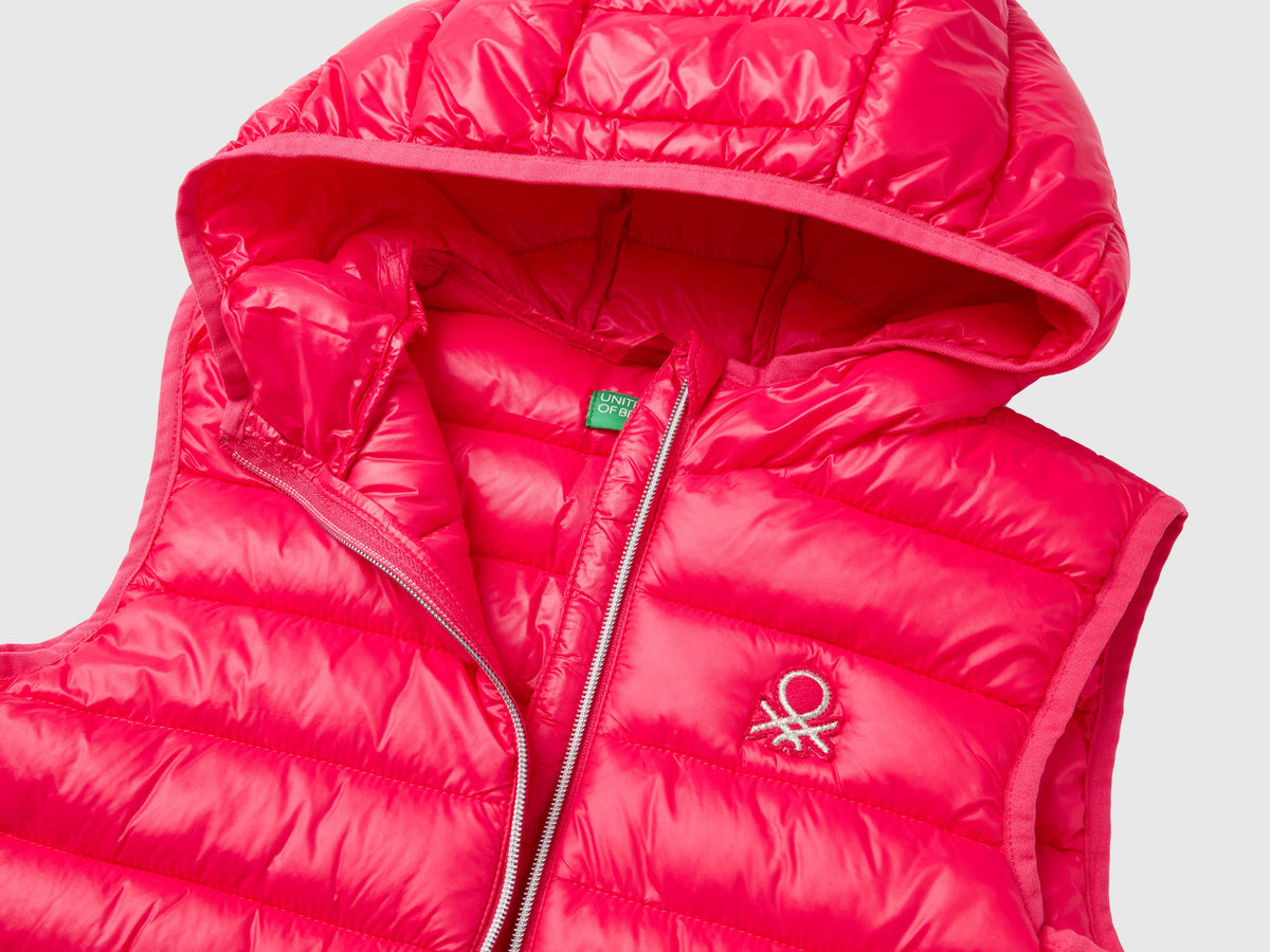 Gilet imbottito con cappuccio