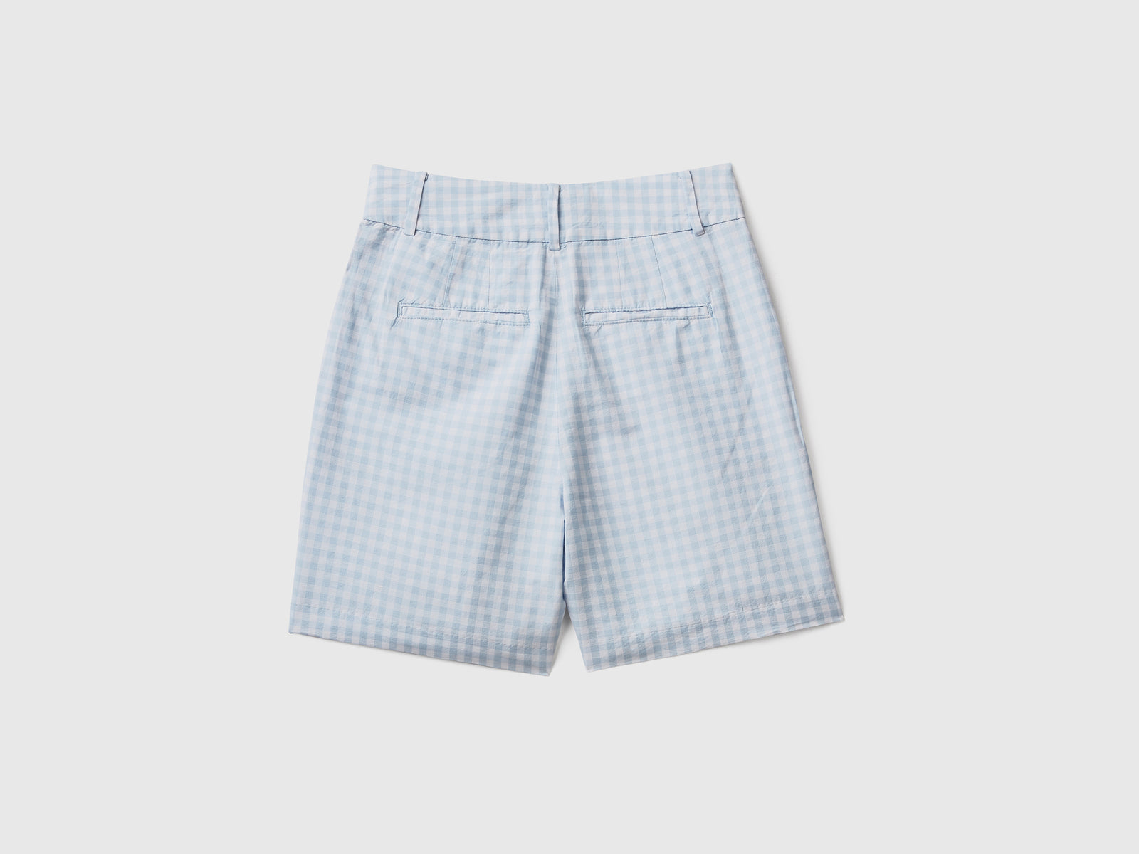 Pantaloni corti a vita alta in misto cotone e lino con fantasia a quadretti da donna azzurro 2 | Benetton Outlet
