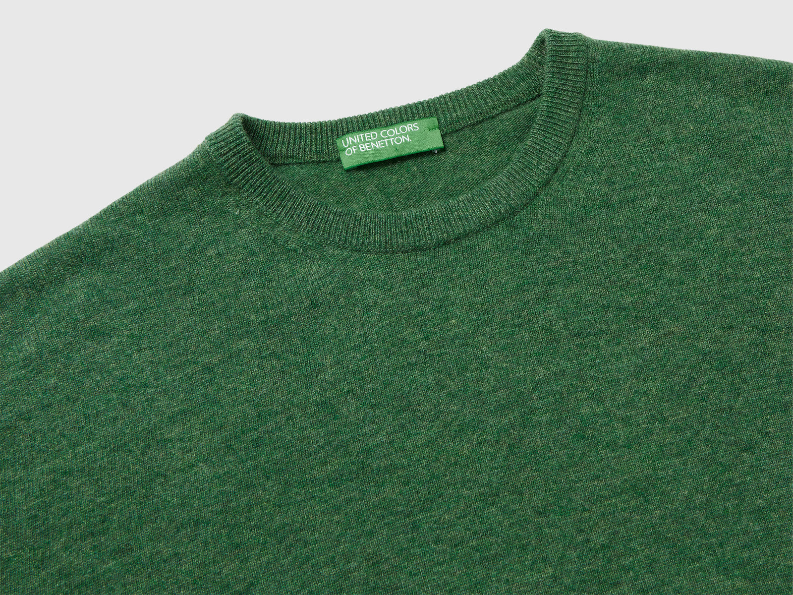 Maglia girocollo mélange in pura lana Merino da uomo verde 3 | Benetton Outlet