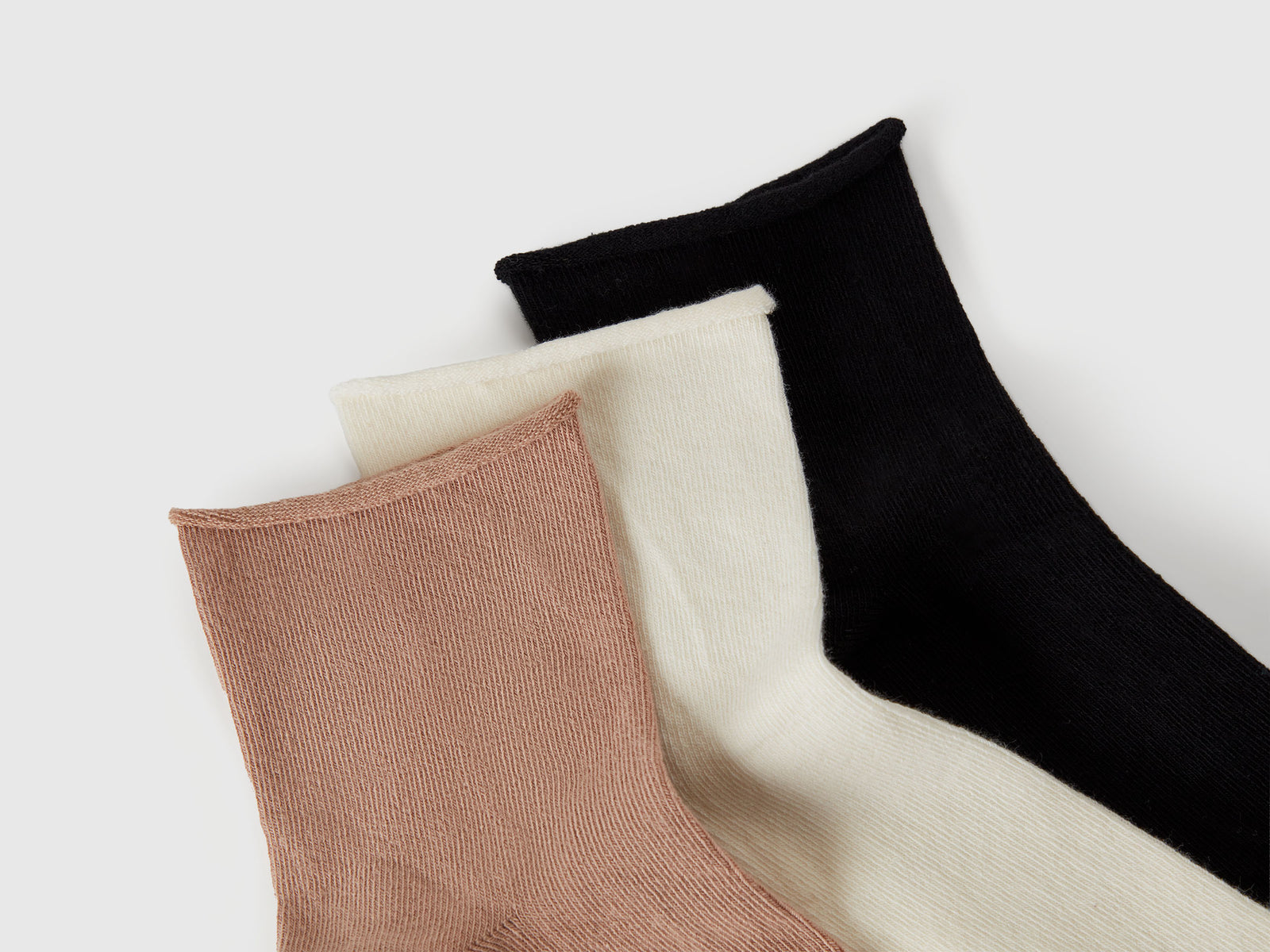 Tre paia di calzini lunghi da donna multi-color 2 | Benetton Outlet