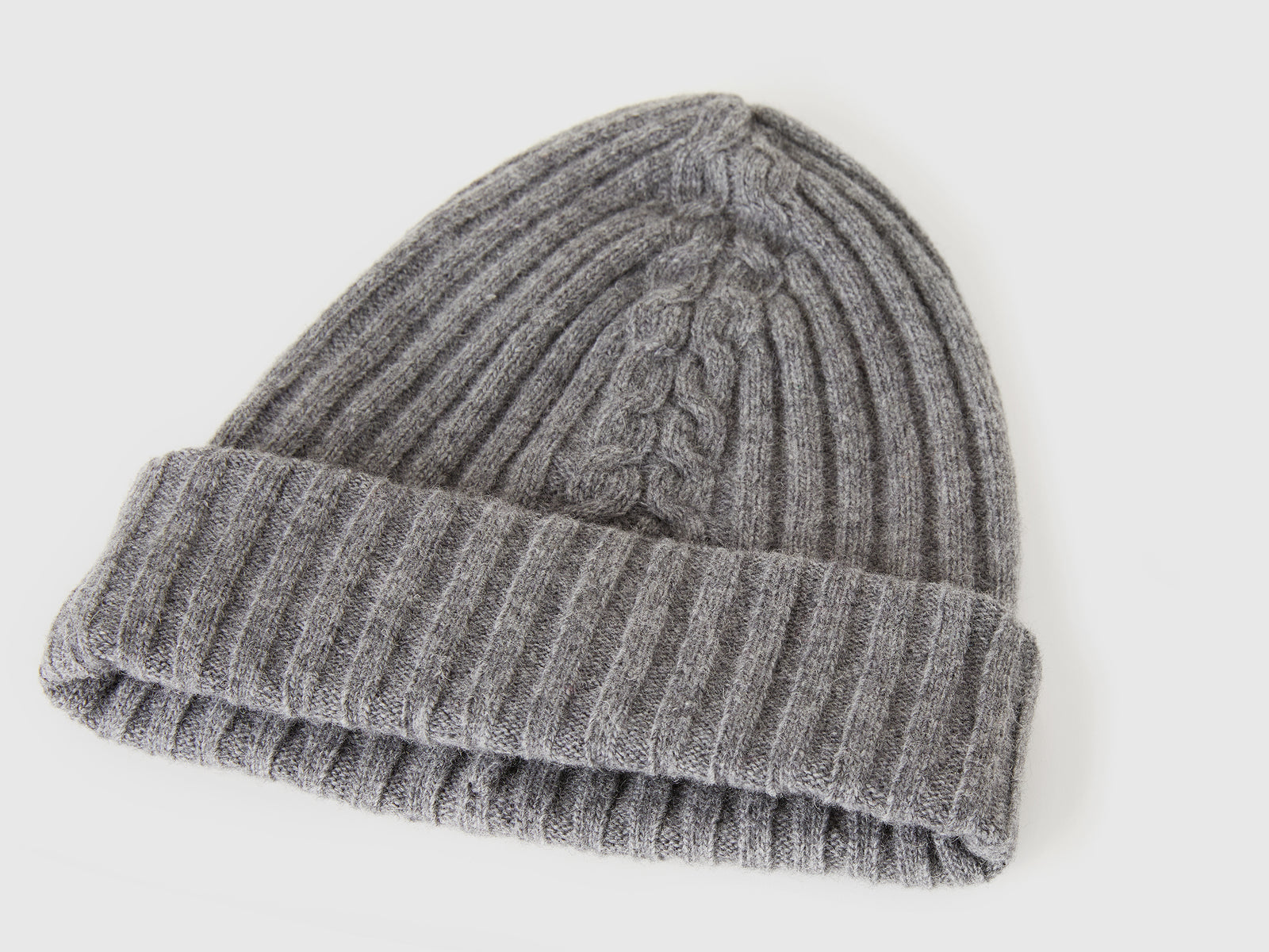 Berretto con lavorazione treccia da donna grigio scuro 3 | Benetton Outlet