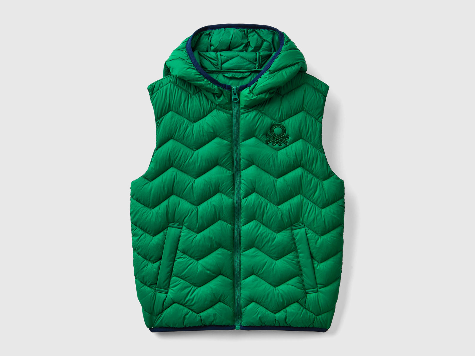 Padded vest with hood da bambino verde | Benetton Outlet