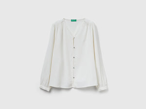 Camicia a righe con scollo a V