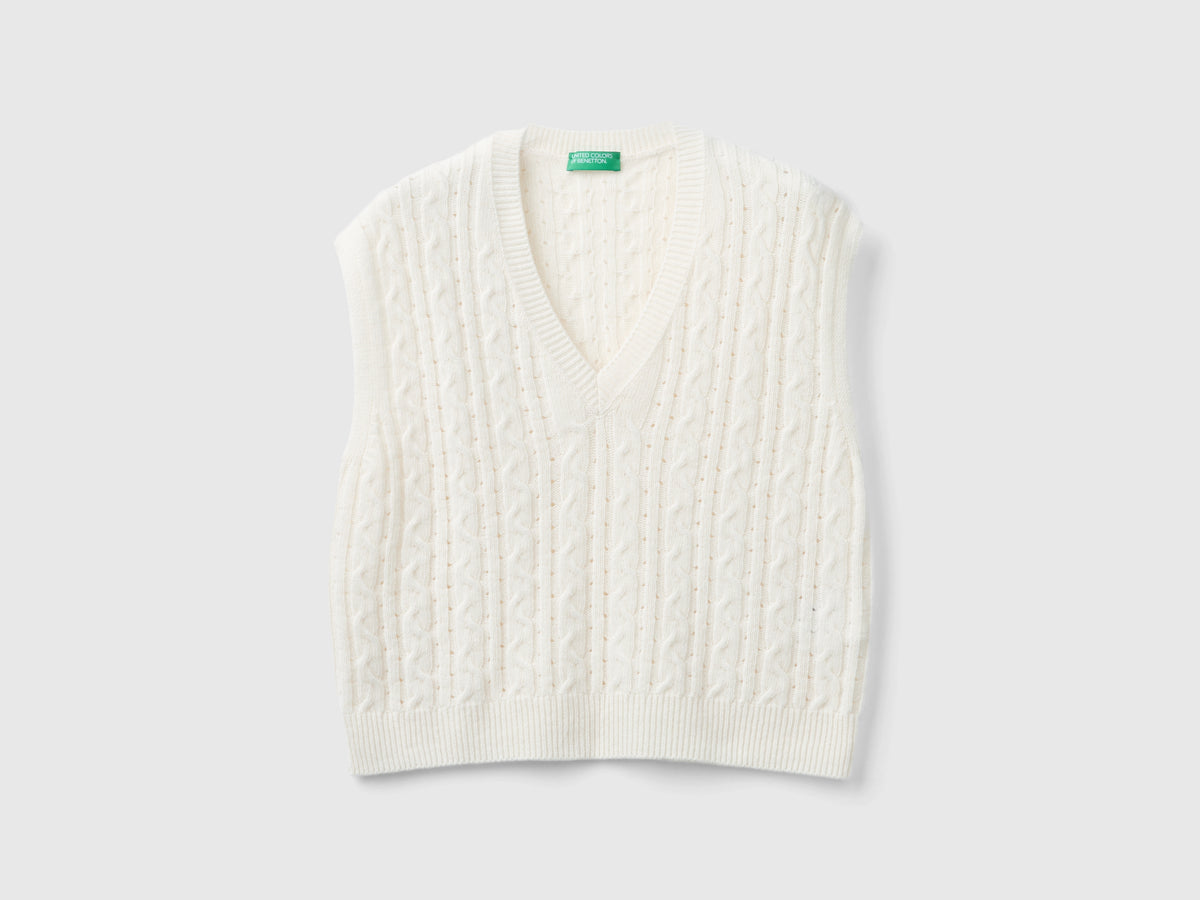 Boxy fit vest with braids and perforations