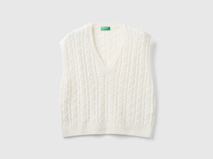 Boxy fit vest with braids and perforations