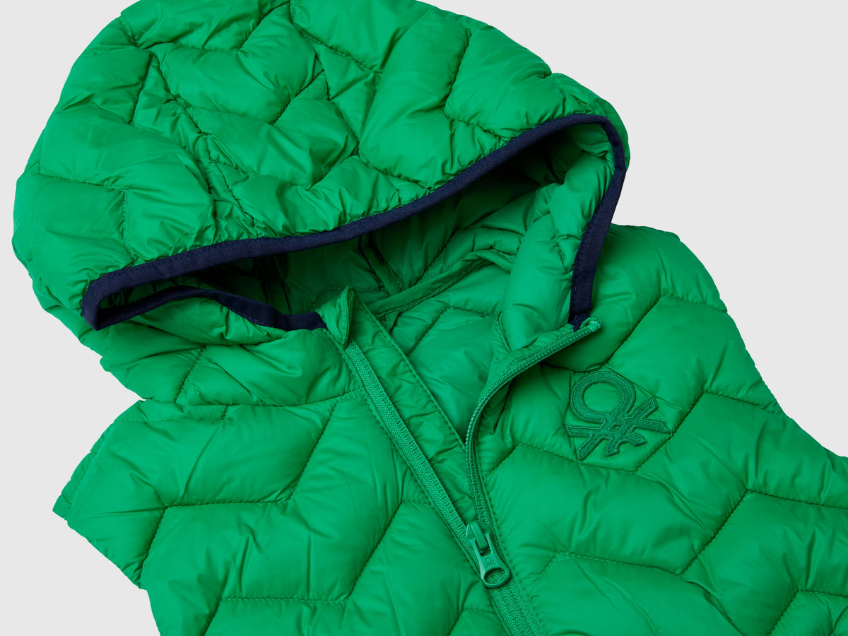 Gilet imbottito con cappuccio