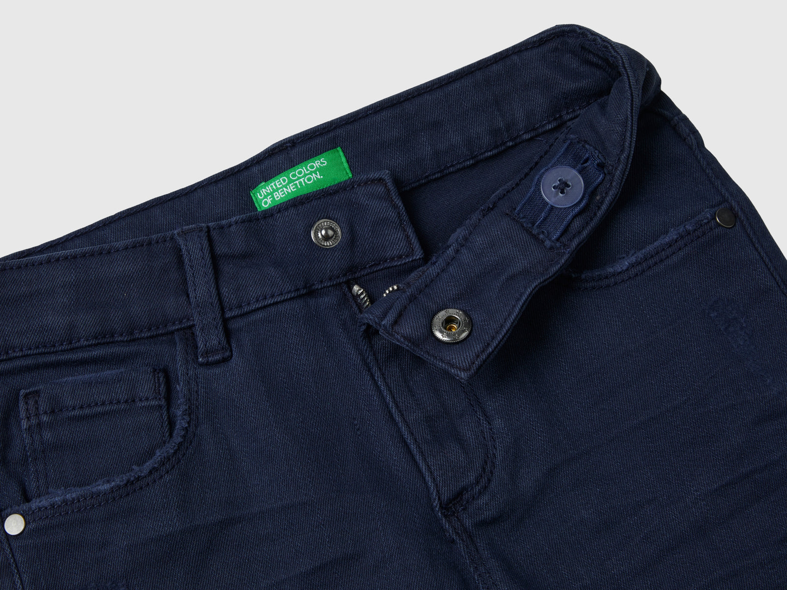 Jeans con piccole rotture da bimbo blu scuro 3 | Benetton Outlet