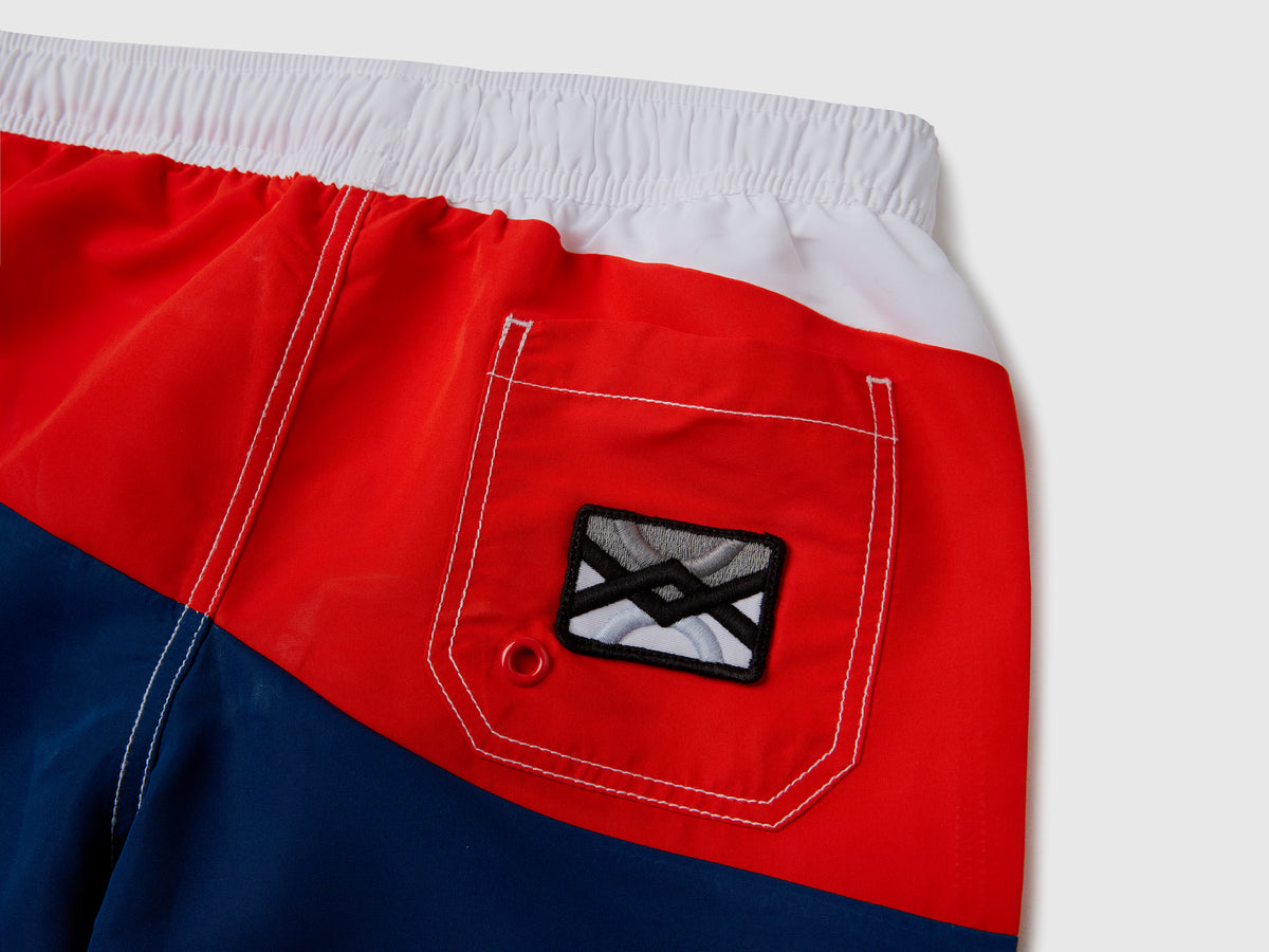 Boxer mare color block con motivo a onde