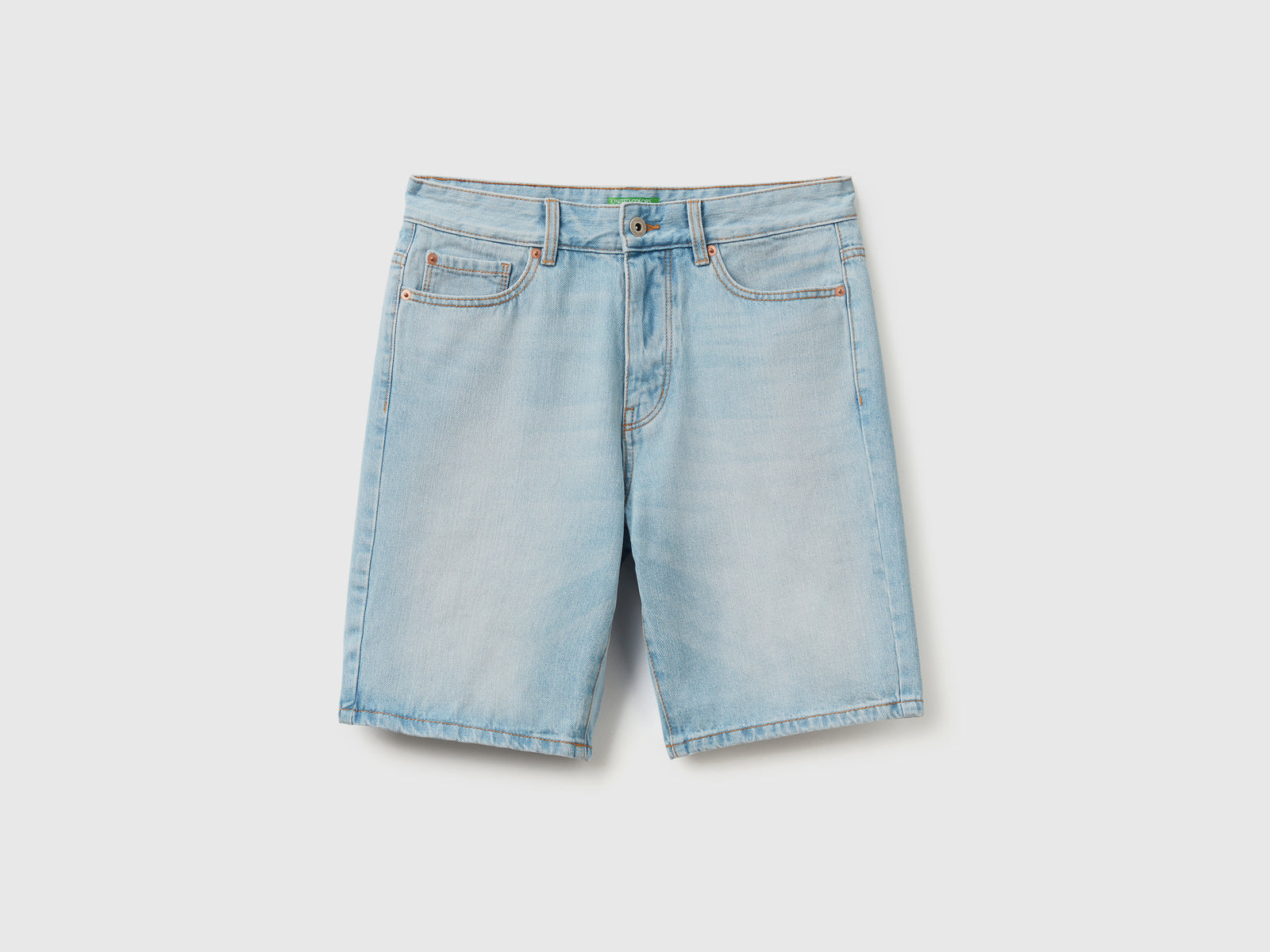 Shorts cinque tasche in denim di puro cotone con aspetto leggermente vissuto da uomo azzurro | Benetton Outlet