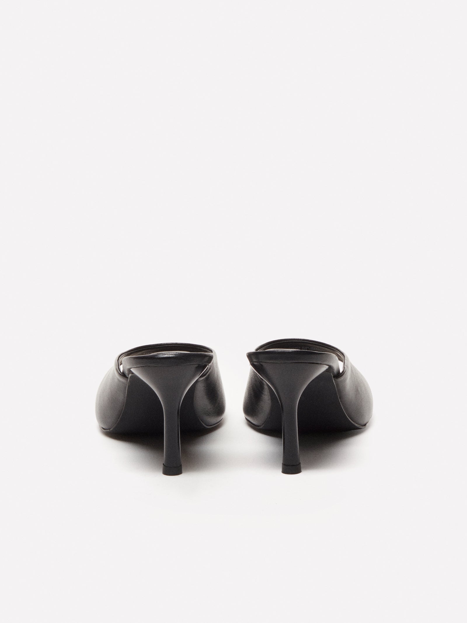 Sandali mules in pelle da donna nero 2 | Sisley Outlet