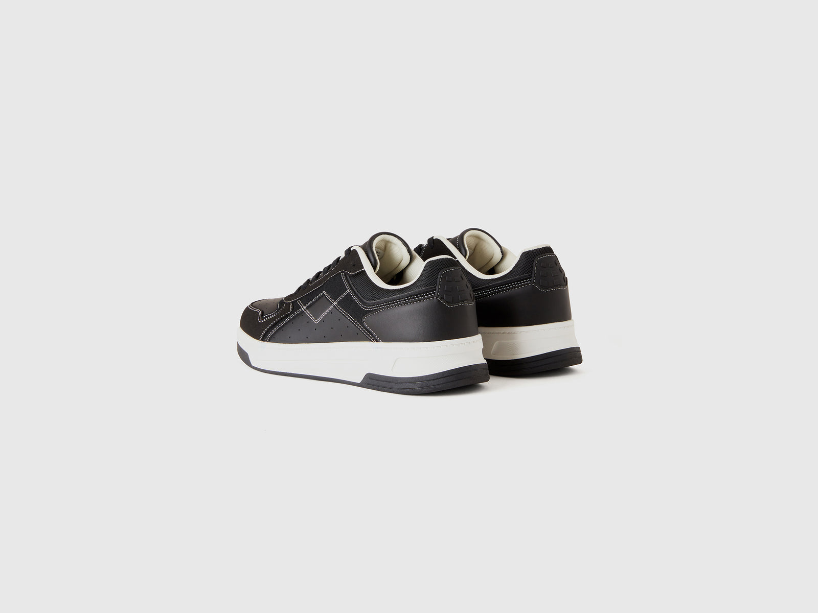 Sneakers basse da uomo nero 2 | Benetton Outlet