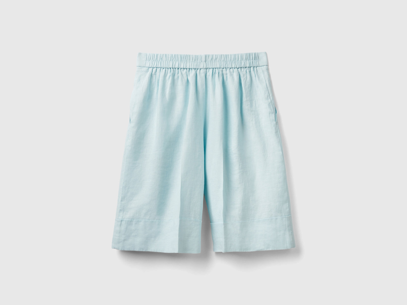 Bermuda 100% lino con risvolto da donna azzurro 2 | Benetton Outlet