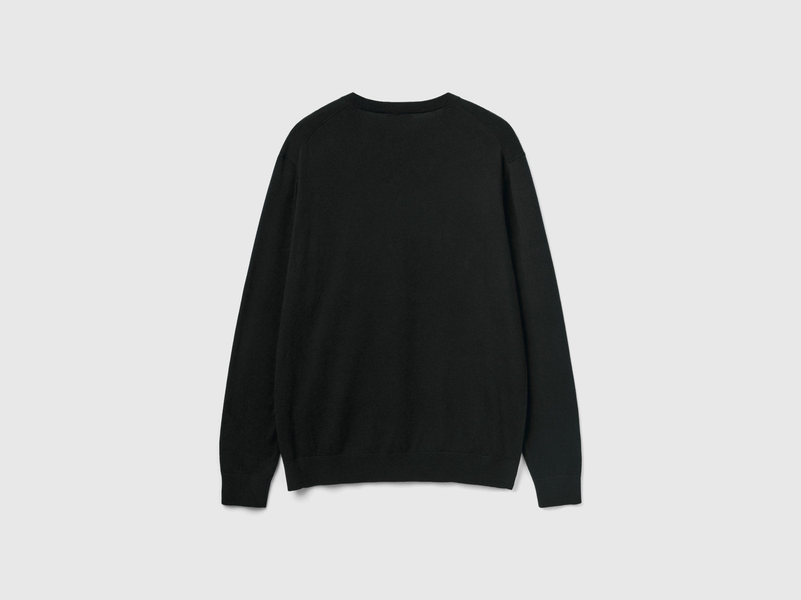 Maglia scollo a V in misto cotone leggero da uomo nero 2 | Benetton Outlet