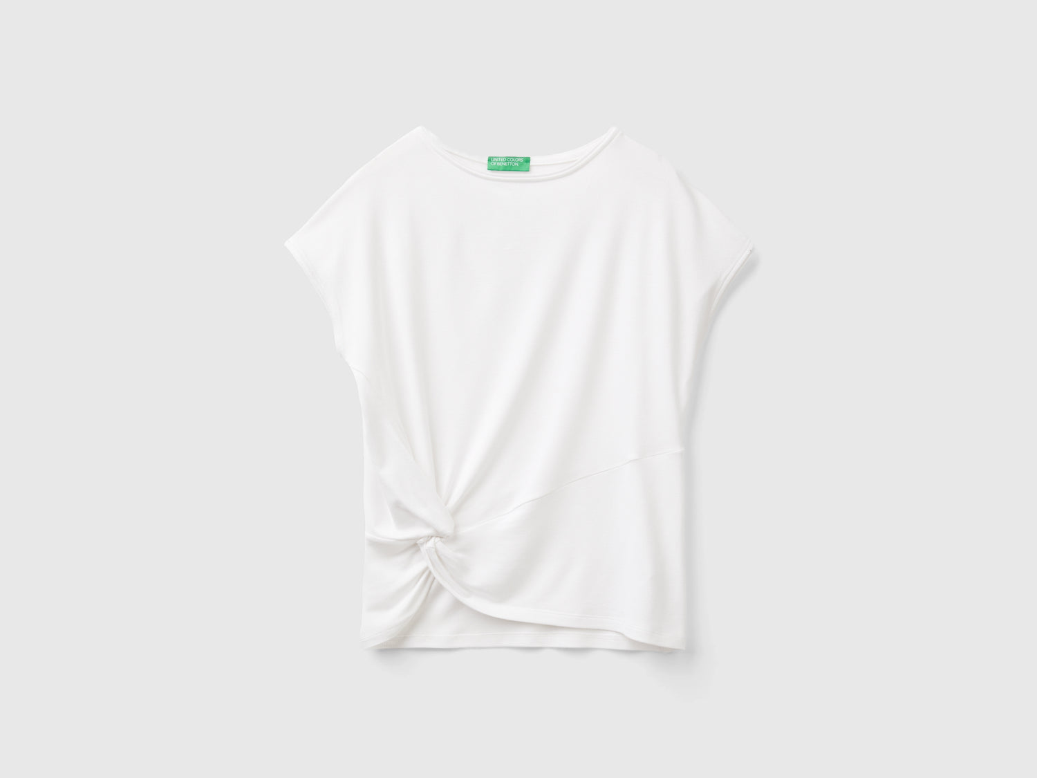 T-shirt fluida con nodo da donna bianco | Benetton Outlet