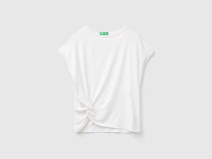 T-shirt fluida con nodo