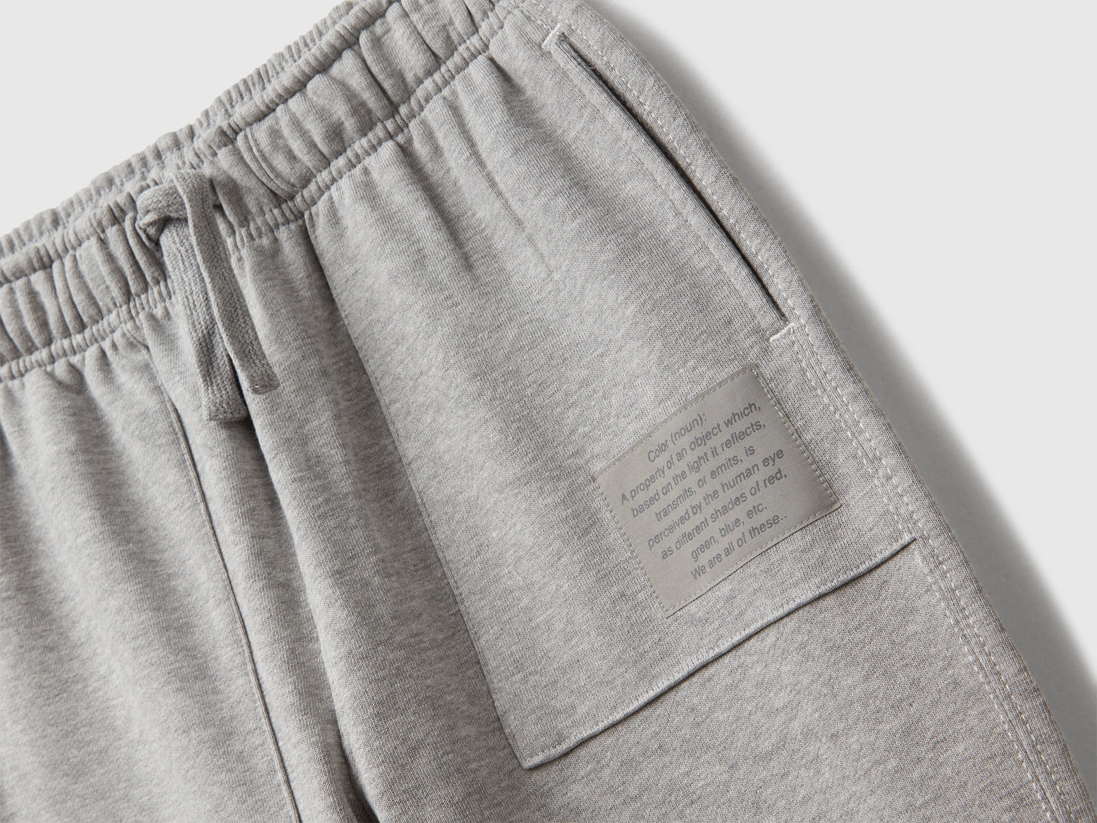 Joggers in puro cotone da bambino grigio chiaro 3 | Benetton Outlet