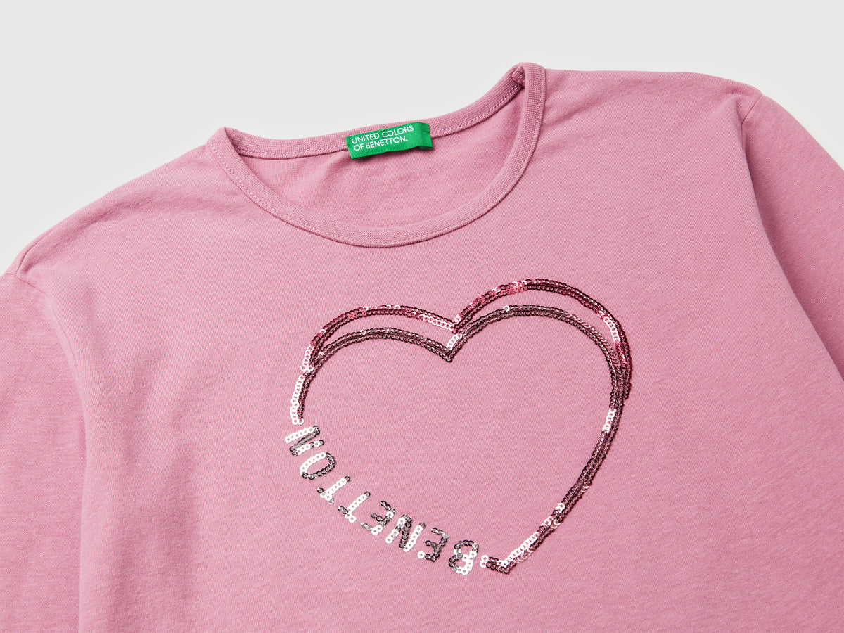 T-shirt in caldo cotone con paillettes