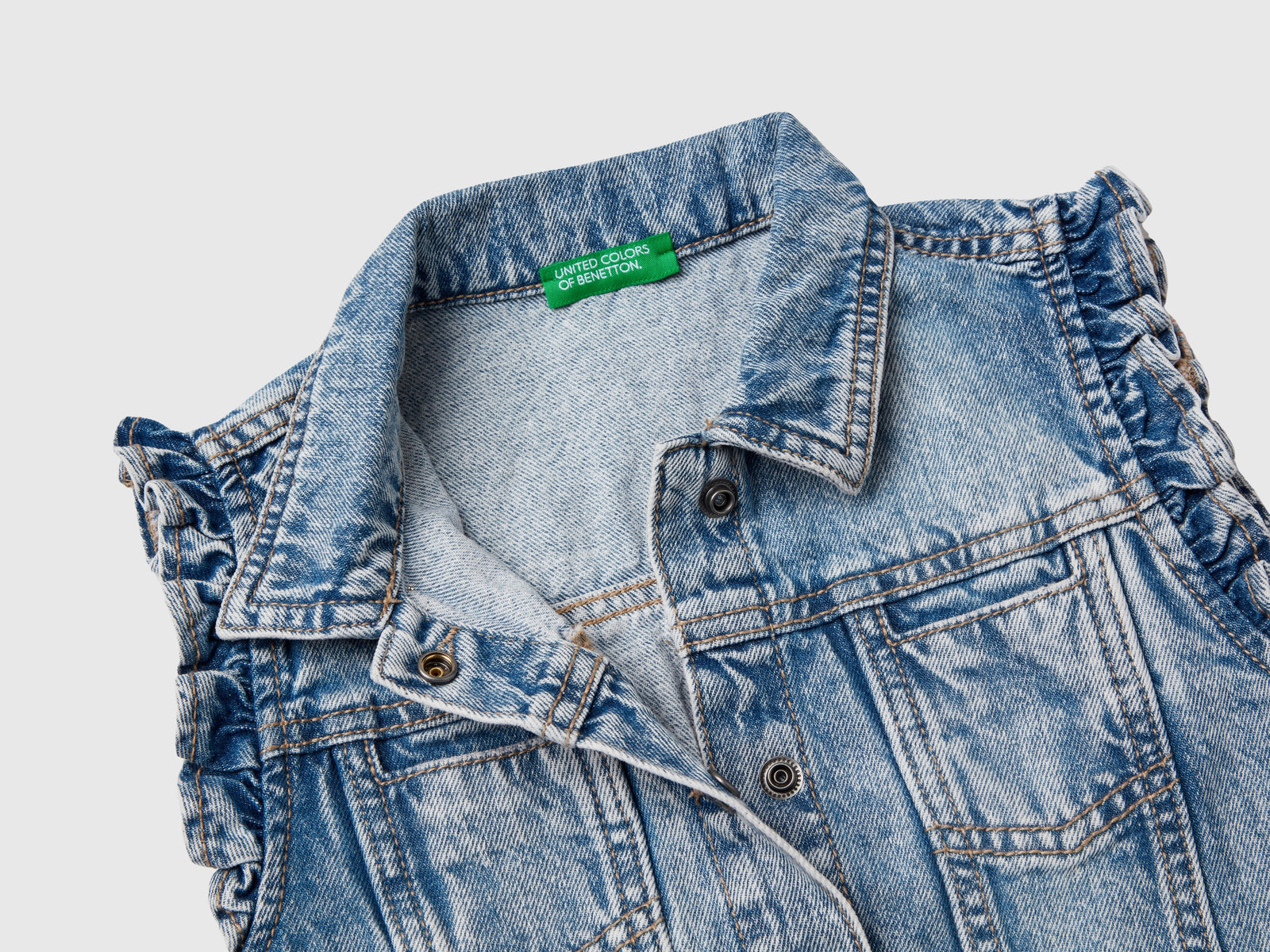 Gilet di jeans con volant da bambina azzurro 3 | Benetton Outlet