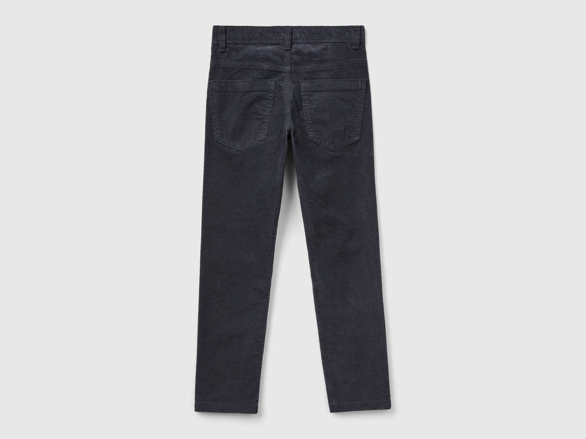 Pantaloni slim fit in velluto stretch