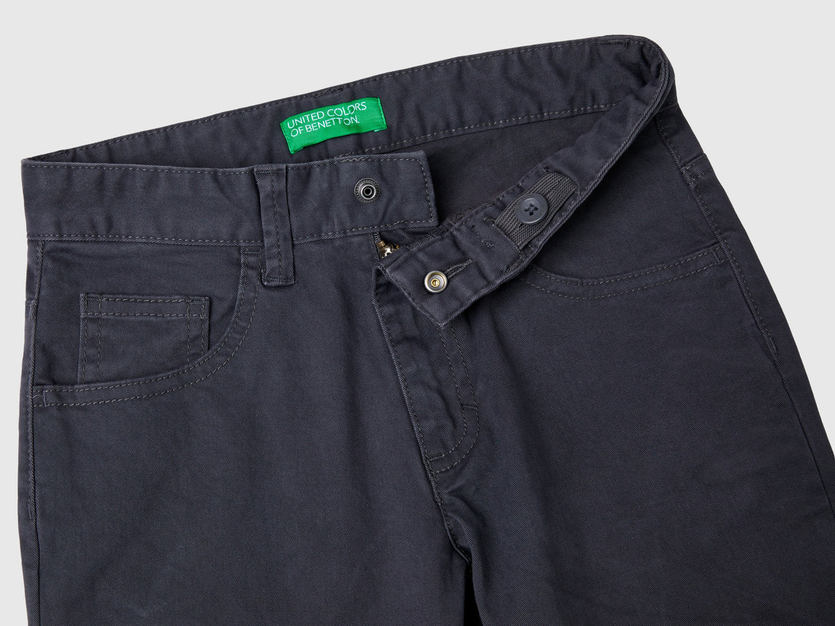 Pantaloni slim fit cinque tasche