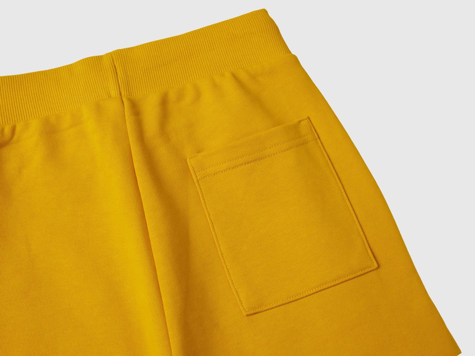 Joggers giallo ocra e blu scuro da bambino senape 3 | Benetton Outlet