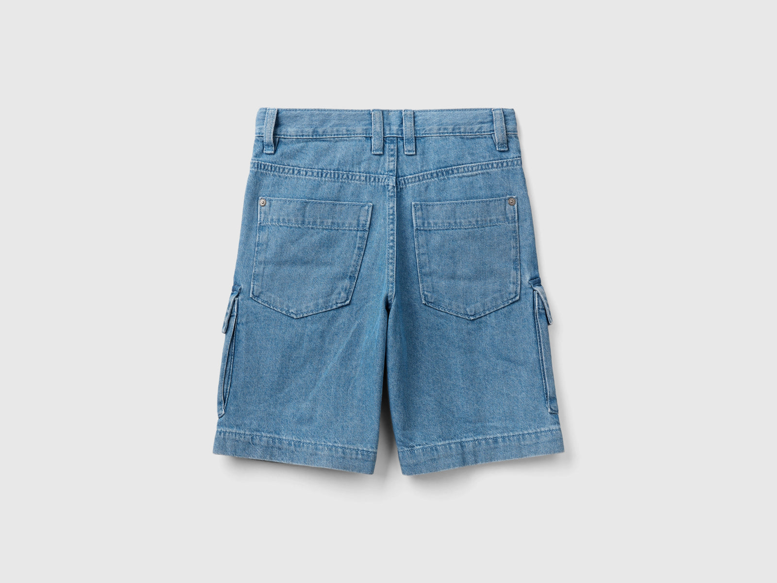 Bermuda cargo in jeans leggero da bambino azzurro 2 | Benetton Outlet