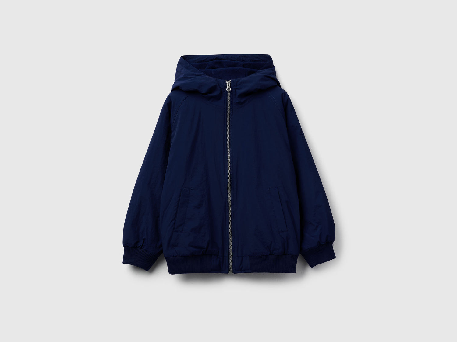 Giubbino in nylon con cappuccio da bambino blu scuro | Benetton Outlet