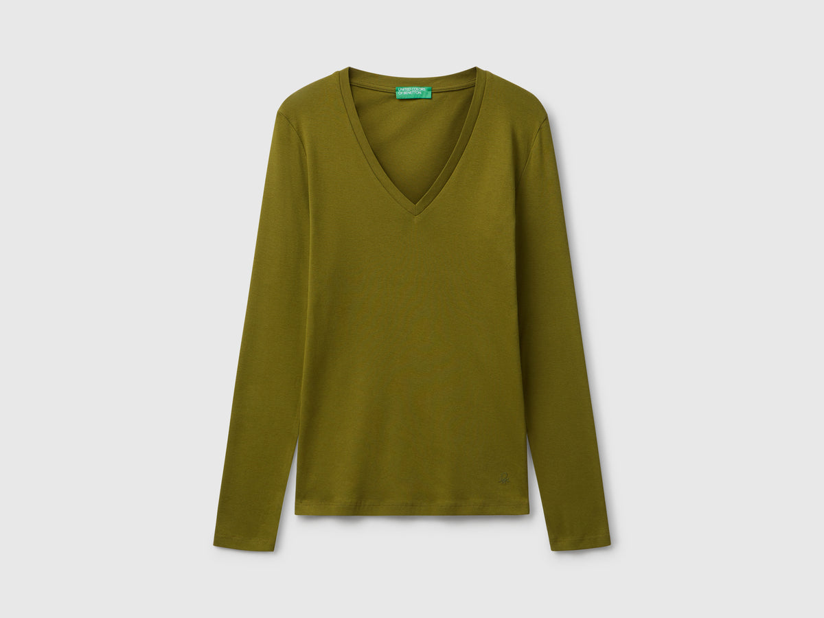 T-shirt  verde con scollo a V