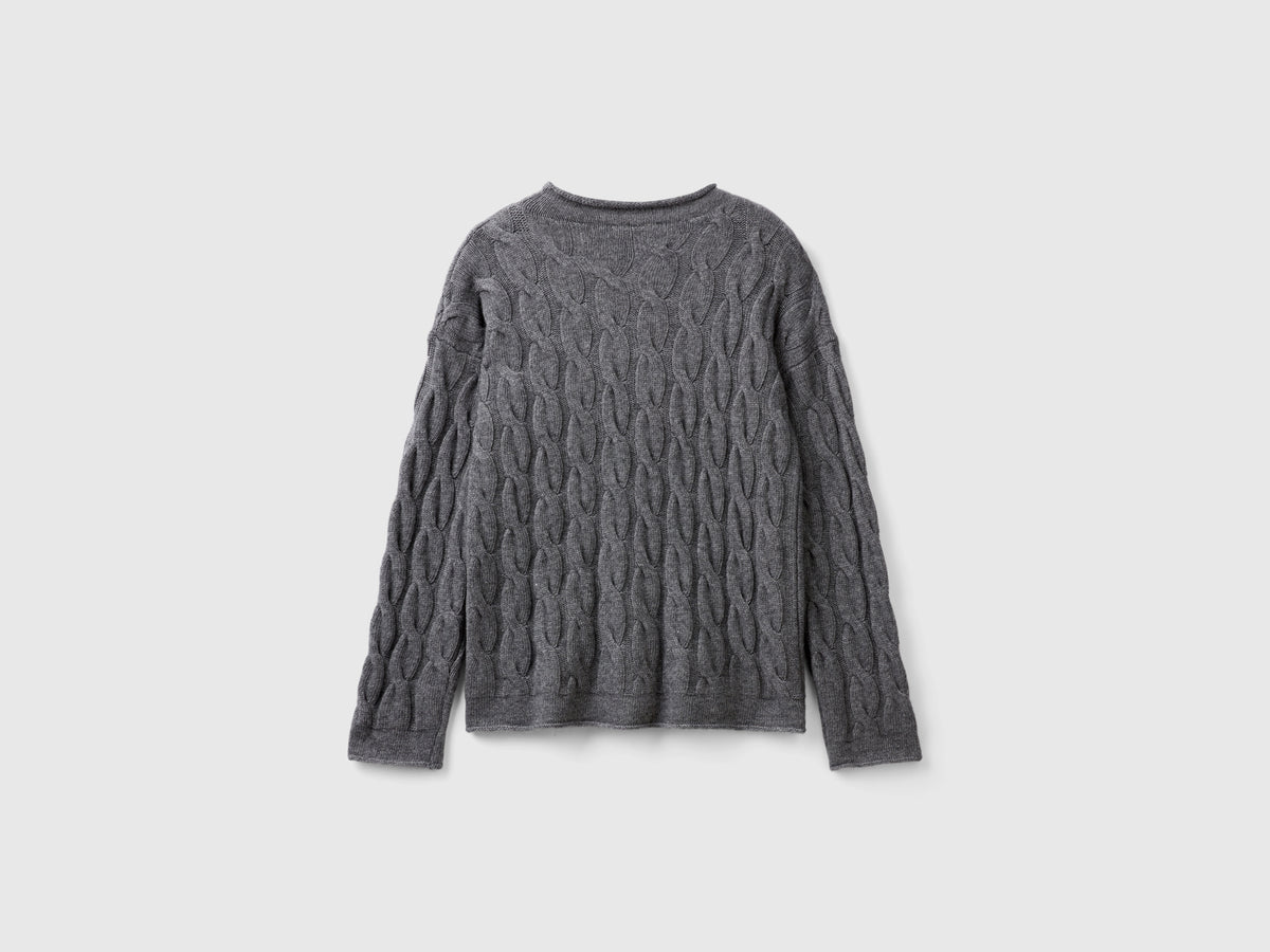 Maglia con lavorazione a trecce