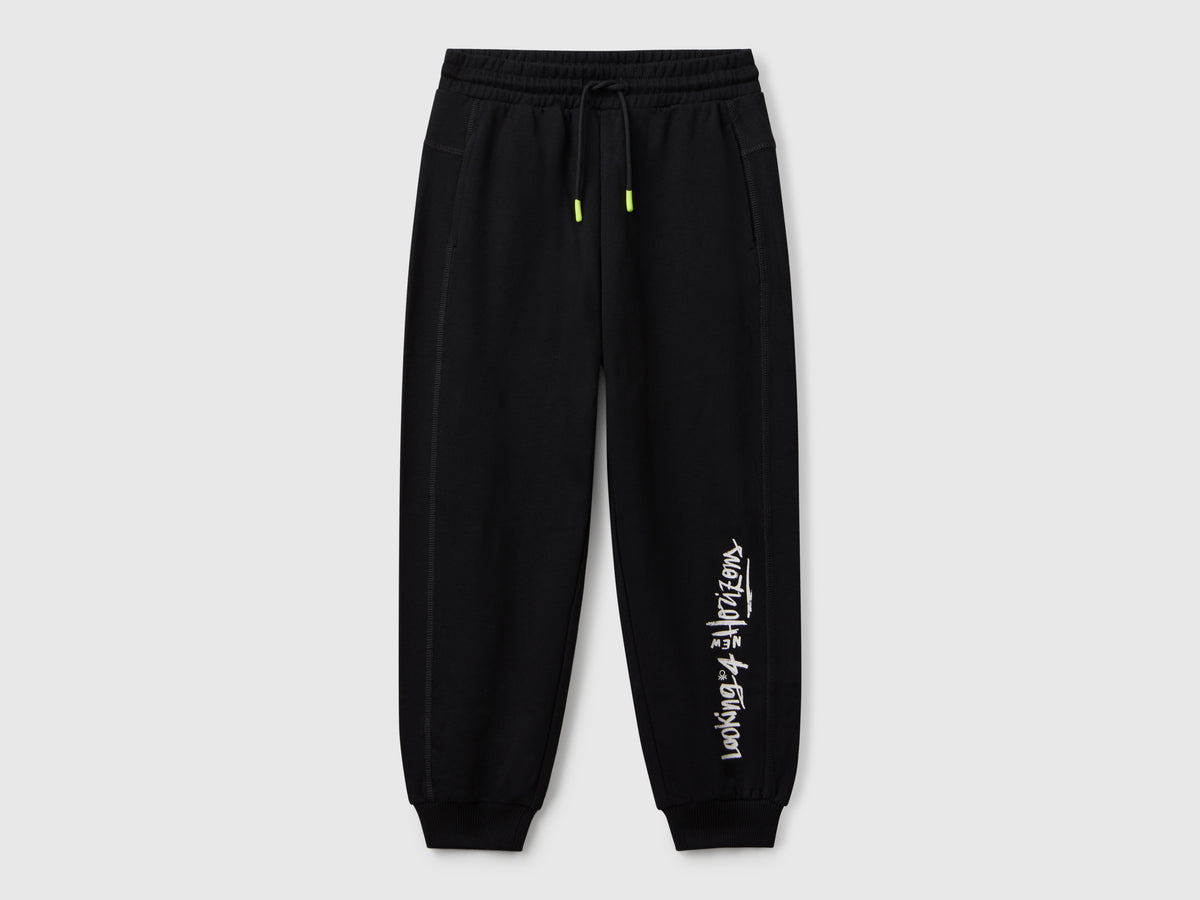 Pantaloni in felpa con stampa graffiti