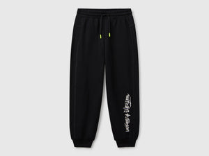 Pantaloni in felpa con stampa graffiti