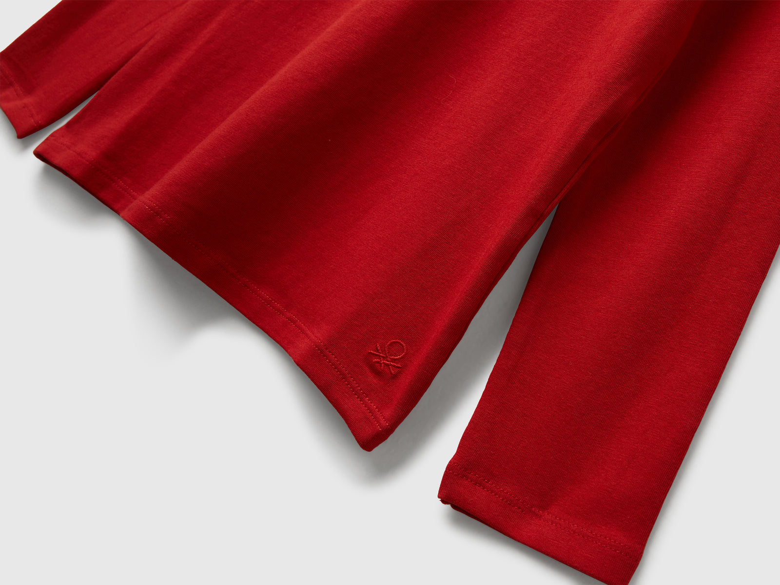 T-shirt stretch con collo alto da bambina rosso 3 | Benetton Outlet