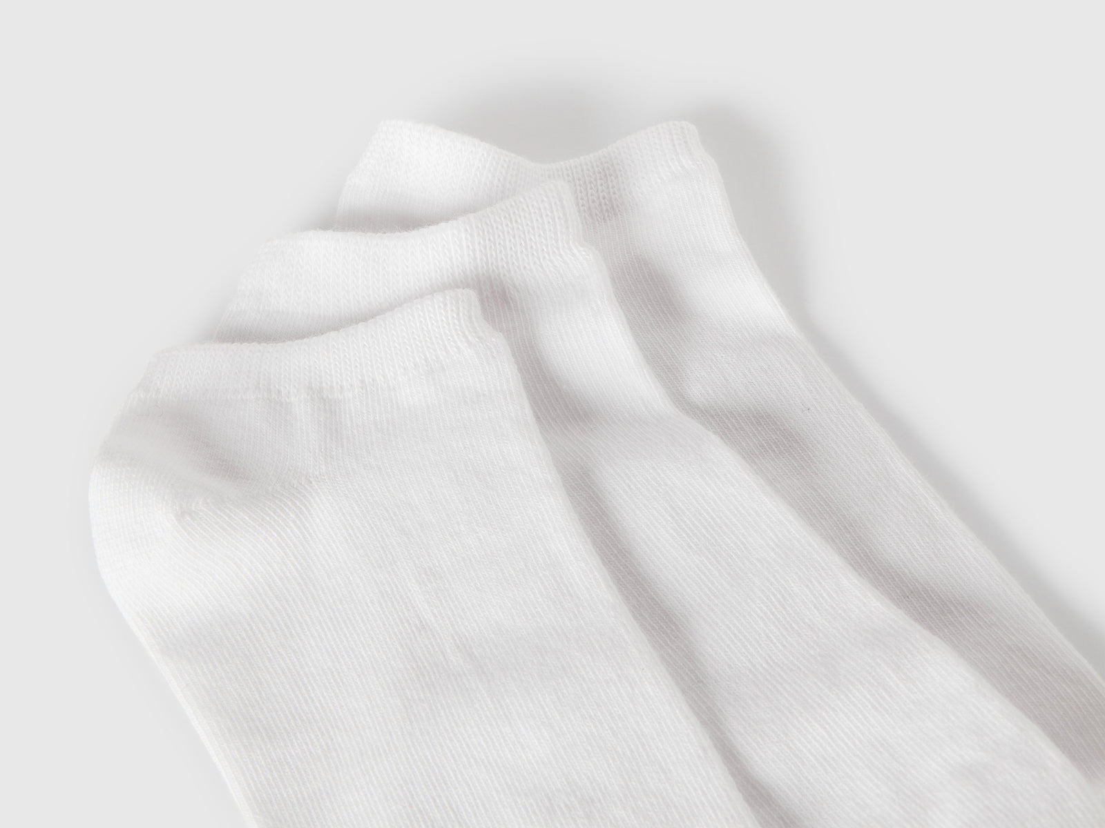 Tre paia di calzini corti da uomo bianco 2 | Benetton Outlet