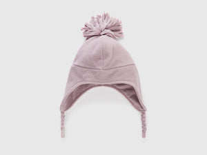 Cappello con paraorecchie e pom pom