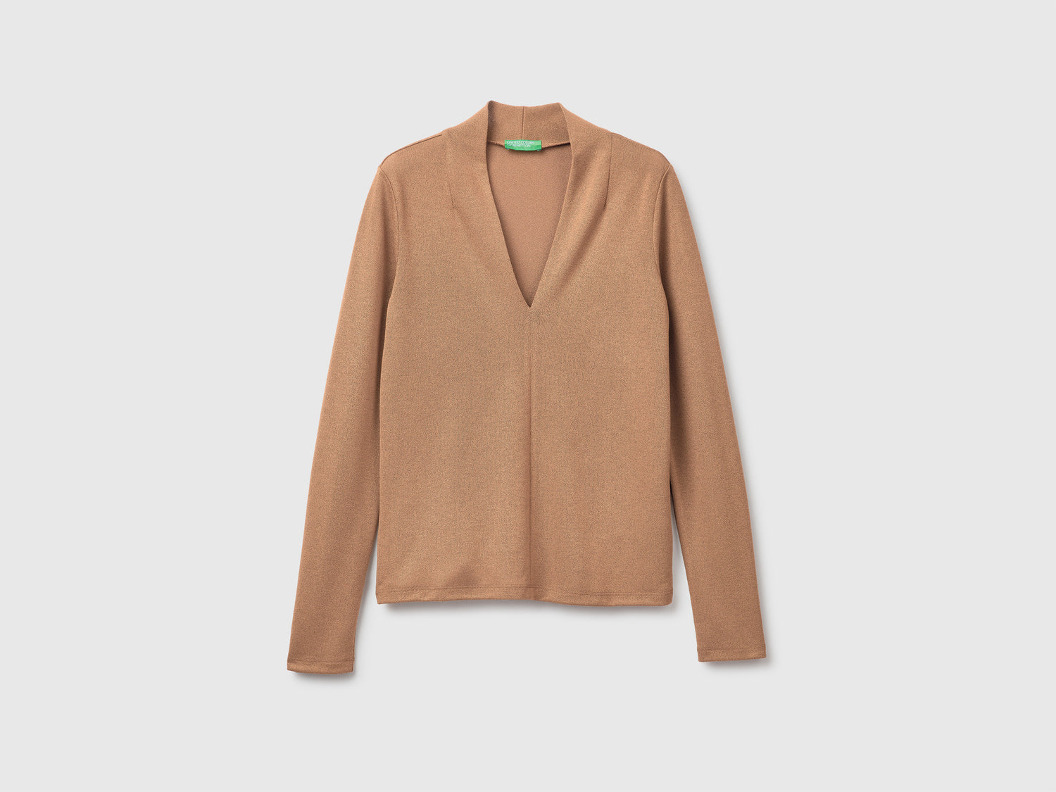 T-shirt in crêpe con scollo a V da donna cammello | Benetton Outlet