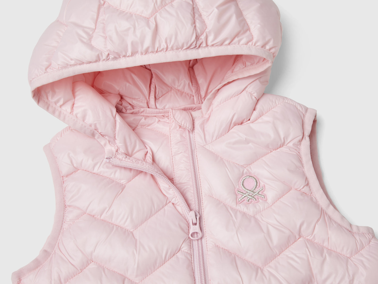 Gilet imbottito in ovatta 3D con cappuccio da bimba rosa 3 | Benetton Outlet
