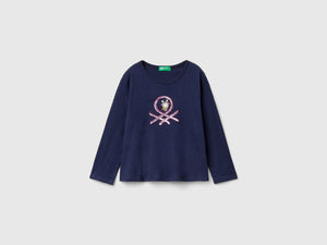 T-shirt con stampa e paillettes