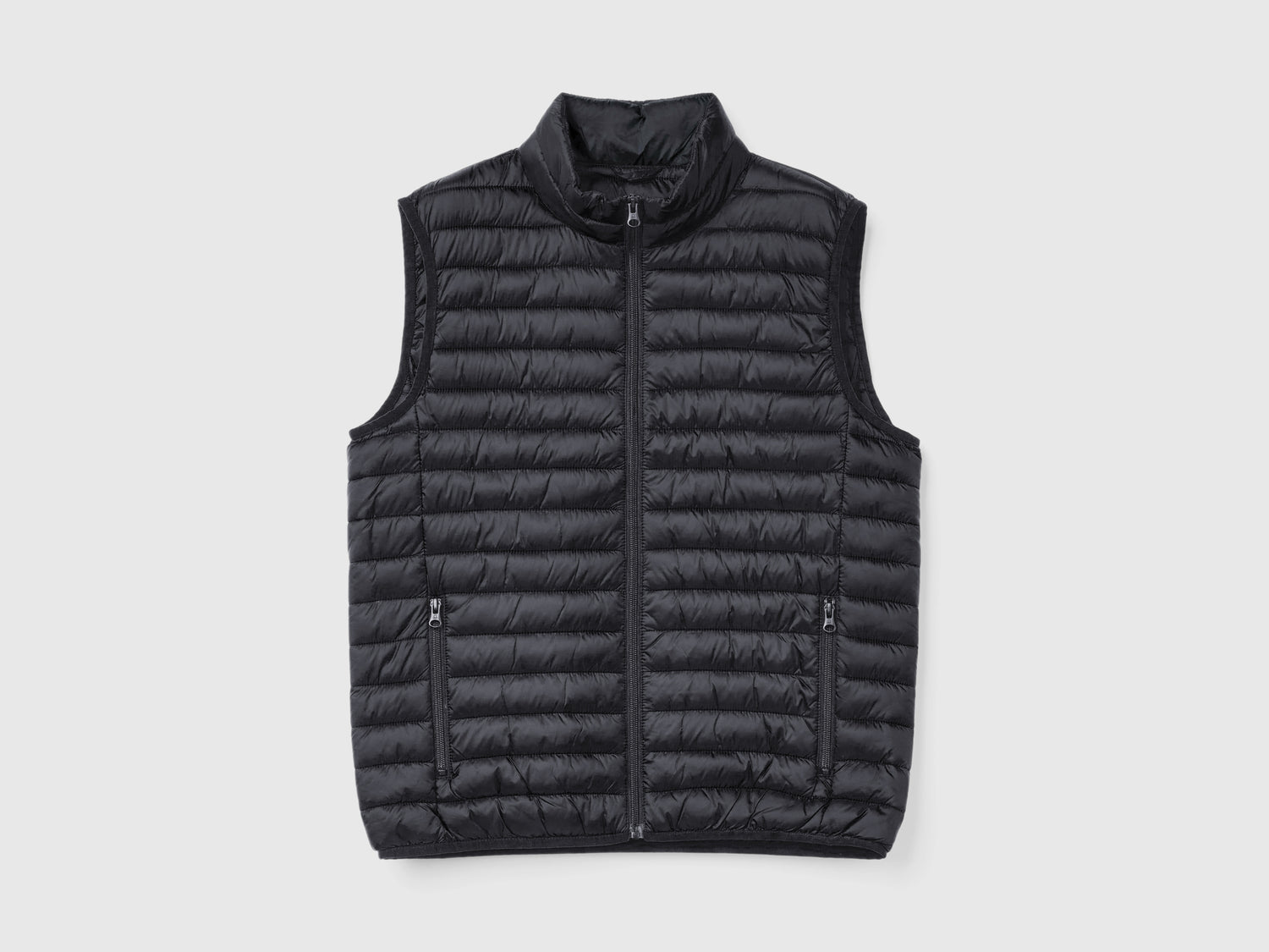 Smanicato imbottito con ovatta riciclata da uomo nero | Benetton Outlet