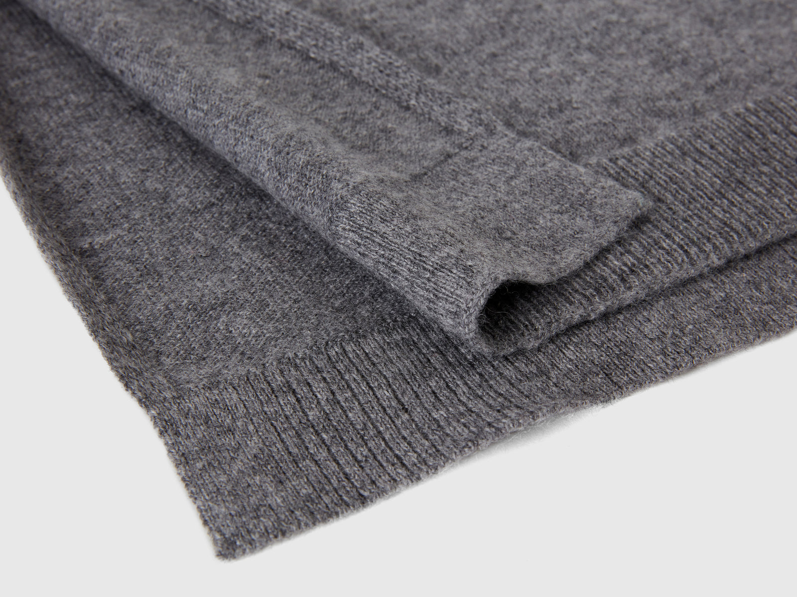 Sciarpa in puro cashmere da donna grigio scuro 2 | Benetton Outlet