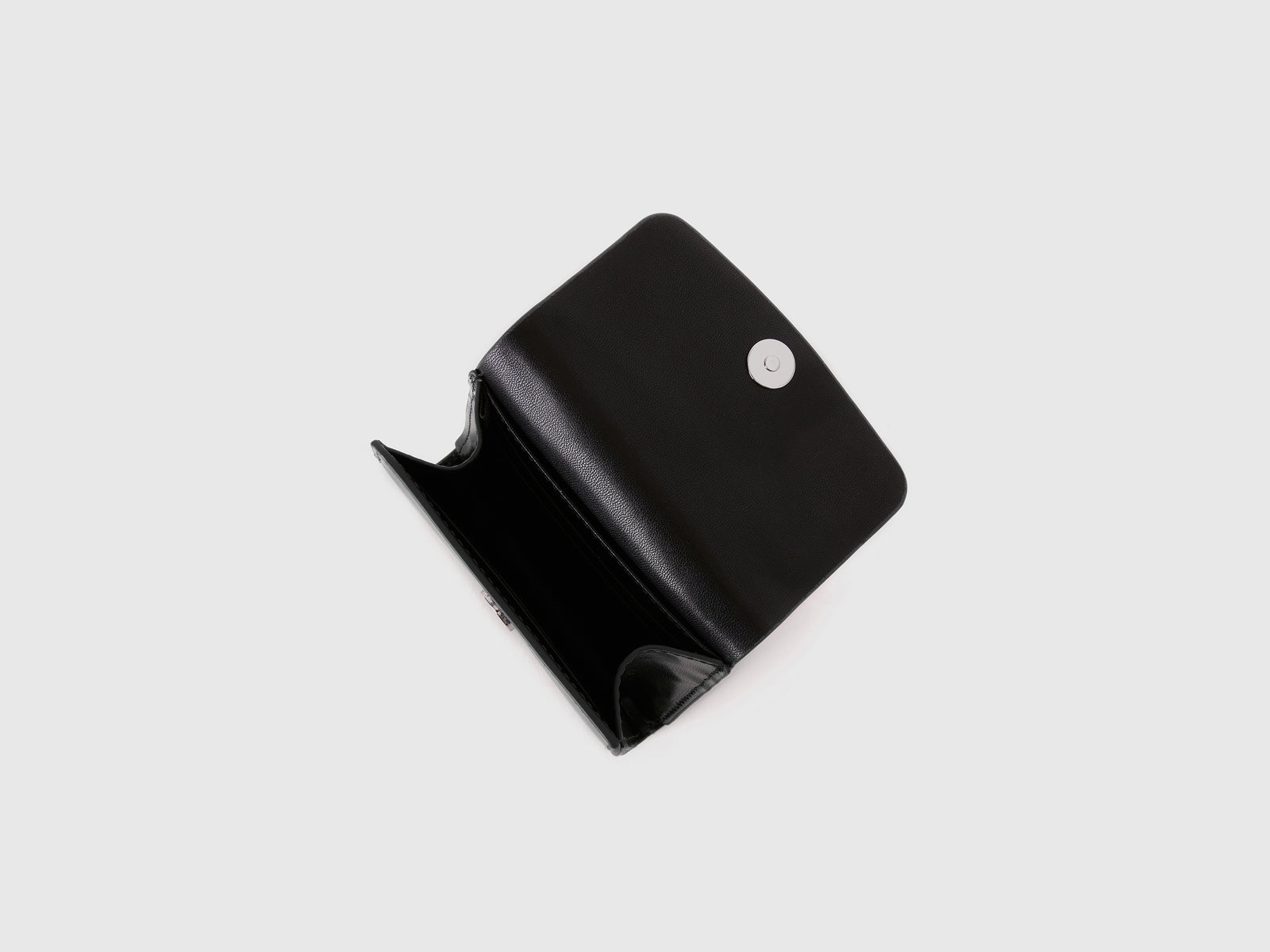 Portafoglio piccolo effetto vernice da donna nero 3 | Benetton Outlet