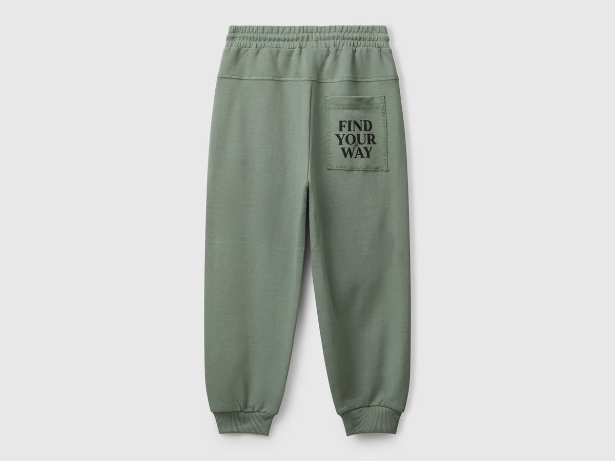 Pantaloni in felpa con stampa graffiti
