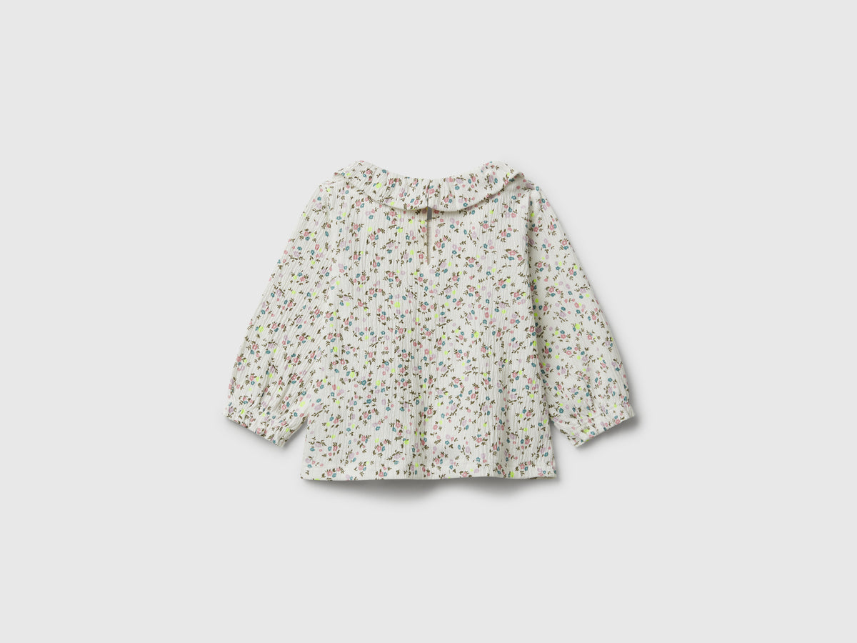 T-shirt a fiori con colletto