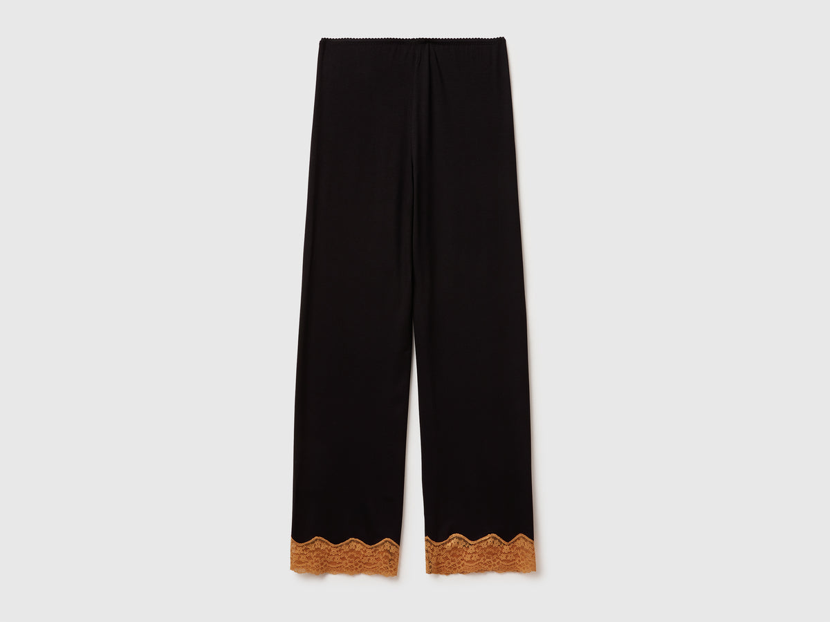 Pantaloni fluidi con pizzo