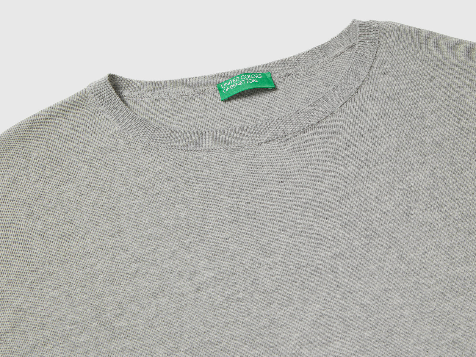 Maglia in cotone con scollo rotondo da donna grigio chiaro 3 | Benetton Outlet