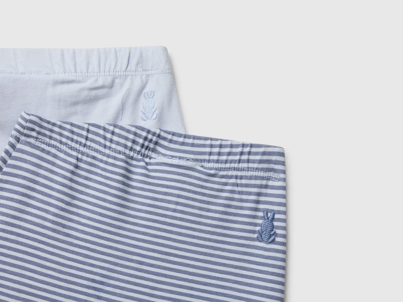 Due pantaloni in cotone da neonato azzurro 3 | Benetton Outlet