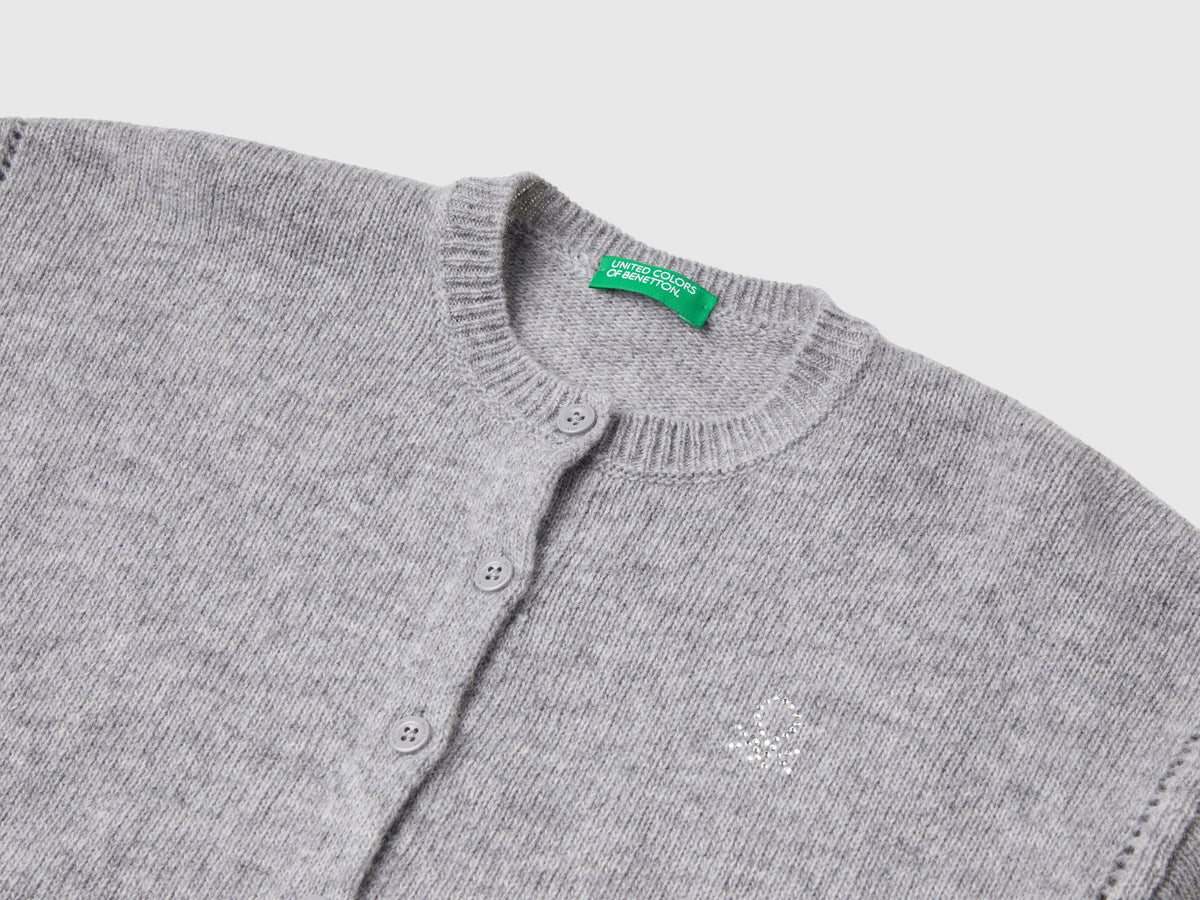 Cardigan girocollo con logo in strass