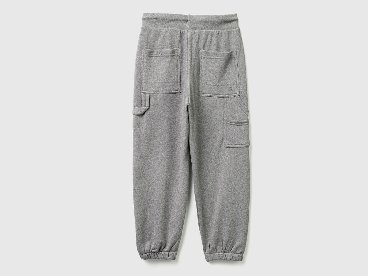 Joggers ampi con tasche