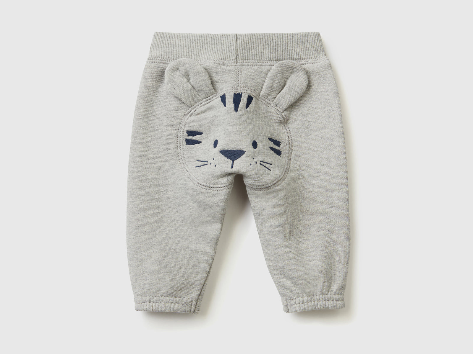 Pantaloni lunghi in felpa di puro cotone da neonato grigio chiaro 2 | Benetton Outlet